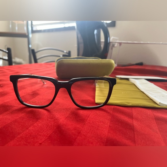 Gucci clear glasses. BRAND NEW!! - Picture 2 of 4